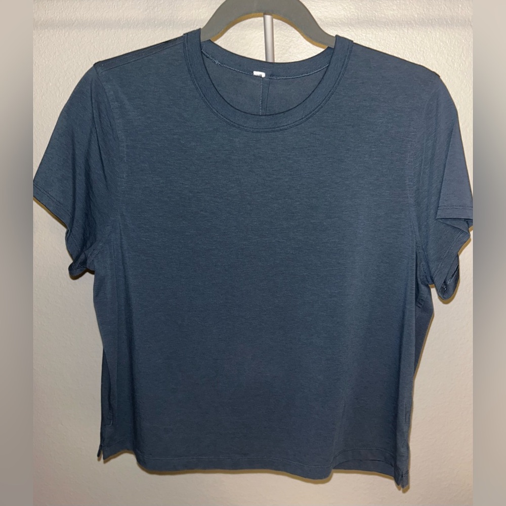 Lululemon classic fit cotton blend cropped t shirt